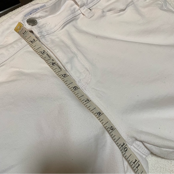 YMI Mid Rise Ankle Distressed Jeans Size 15 White - Picture 10 of 12